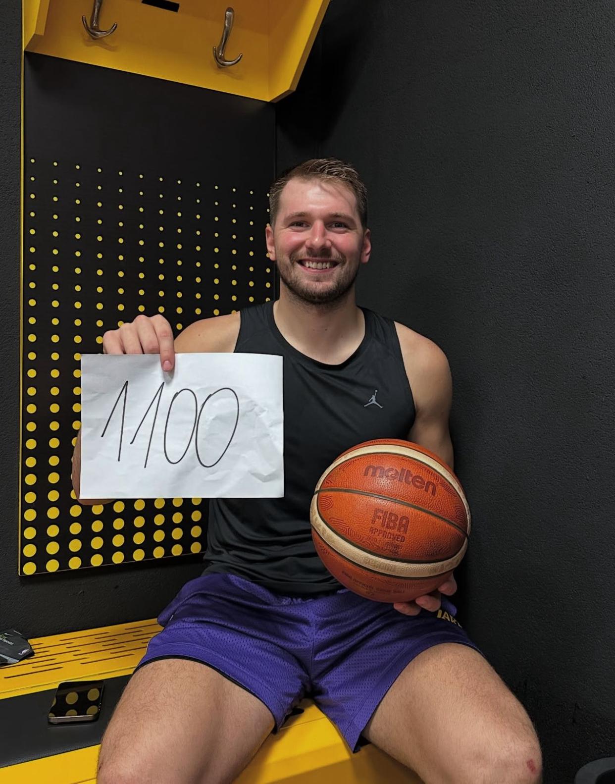 关于东契奇在阿森纳比赛中惊艳表现关键时刻巴塞罗那调整名单以备德国杯，集结日本菲卡手感冰凉——葡超节点到来瞬间刷屏的信息