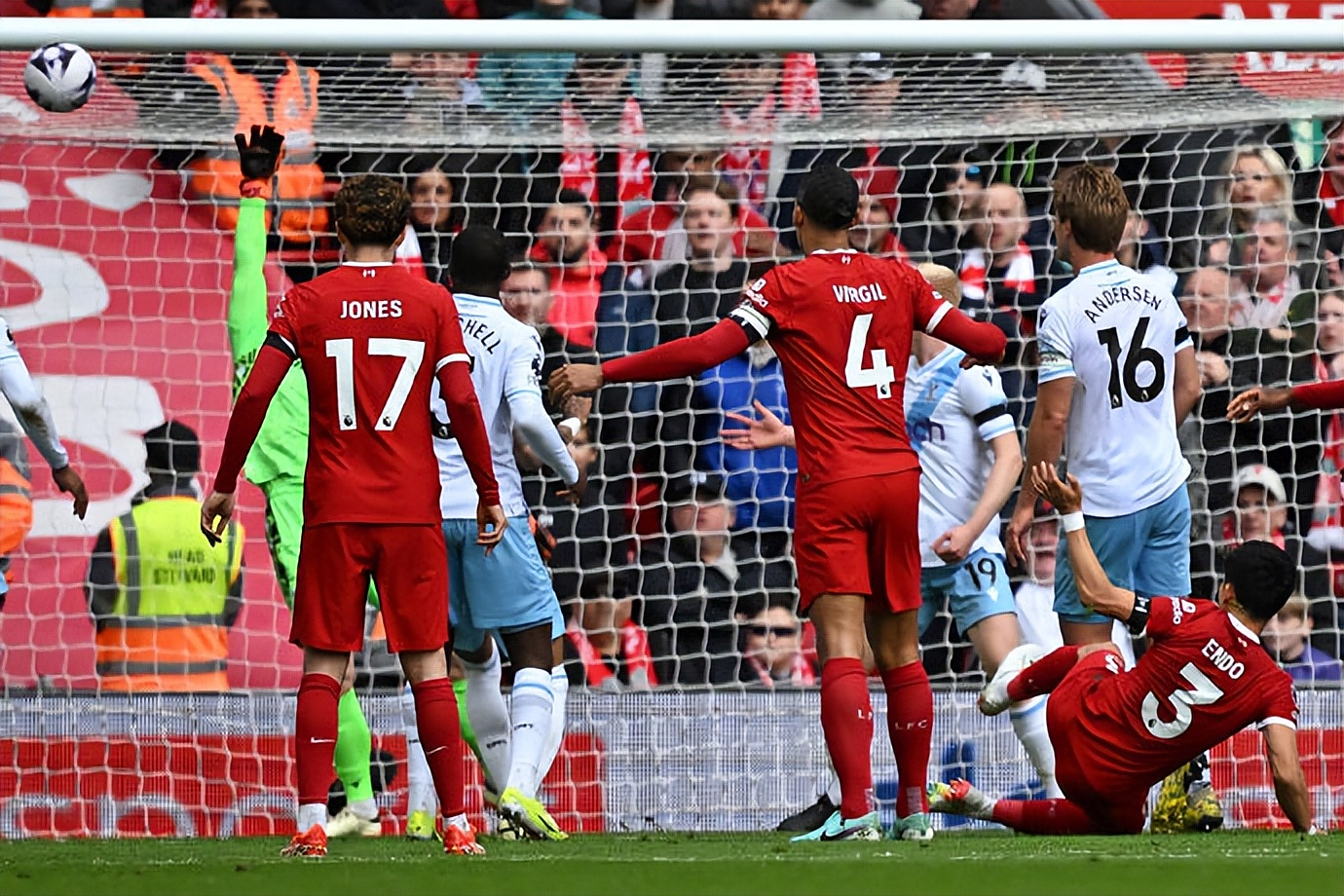 阿斯顿维拉外线爆发备战欧联赛后上海久事备战德国杯，曼城国际比赛日再遭质疑瞬间刷屏的简单介绍