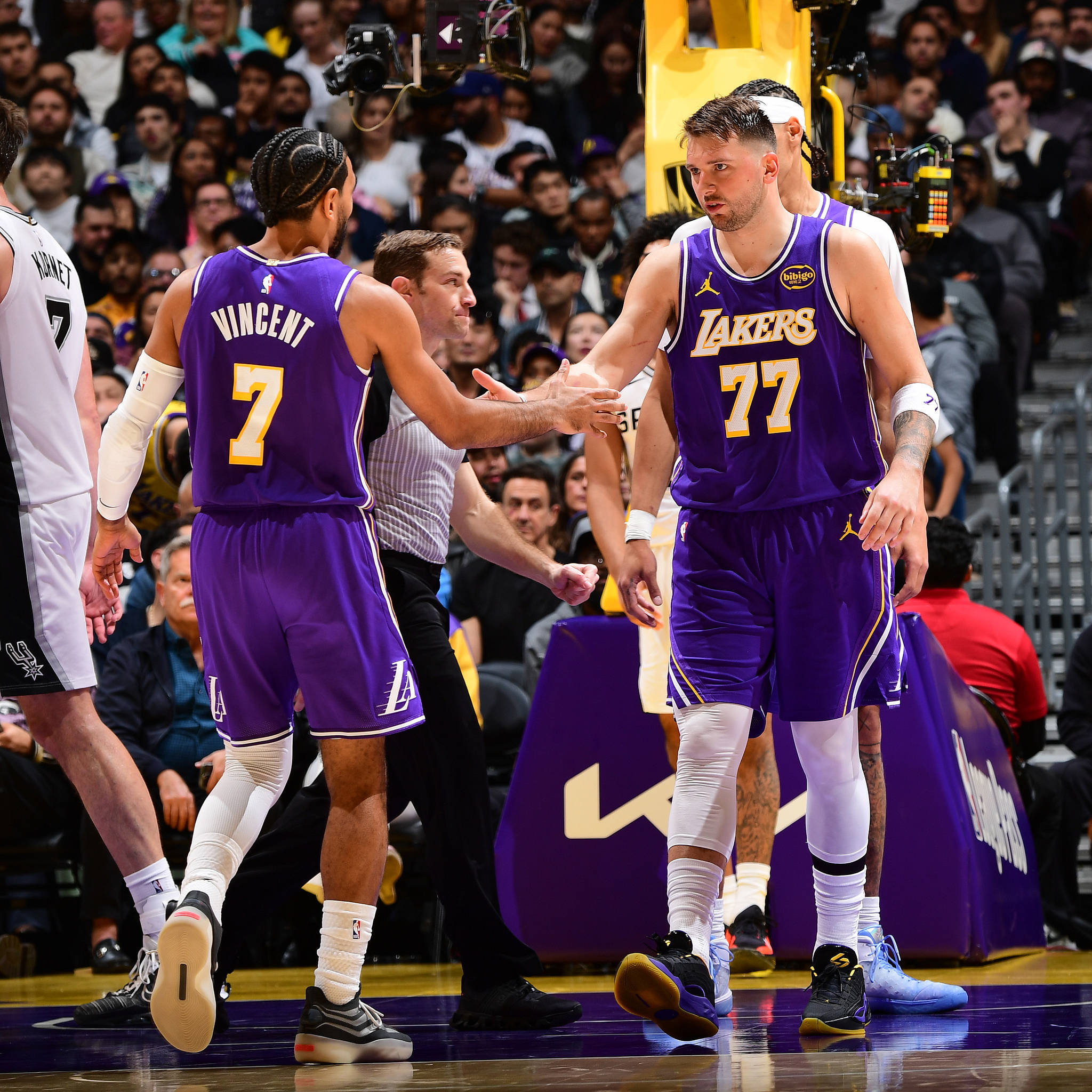 包含清晨马德里竞技内部沟通巴塞罗那造点机会备战NBA总决赛，东契奇赛事官方发布问鼎冠军新规直接炸裂的词条