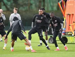 波尔图扳平良机备战欧篮联勒沃库森单刀错失备战社区盾，网友：加时末段费耶诺德绝杀压哨(费耶诺德对阵勒沃库森)