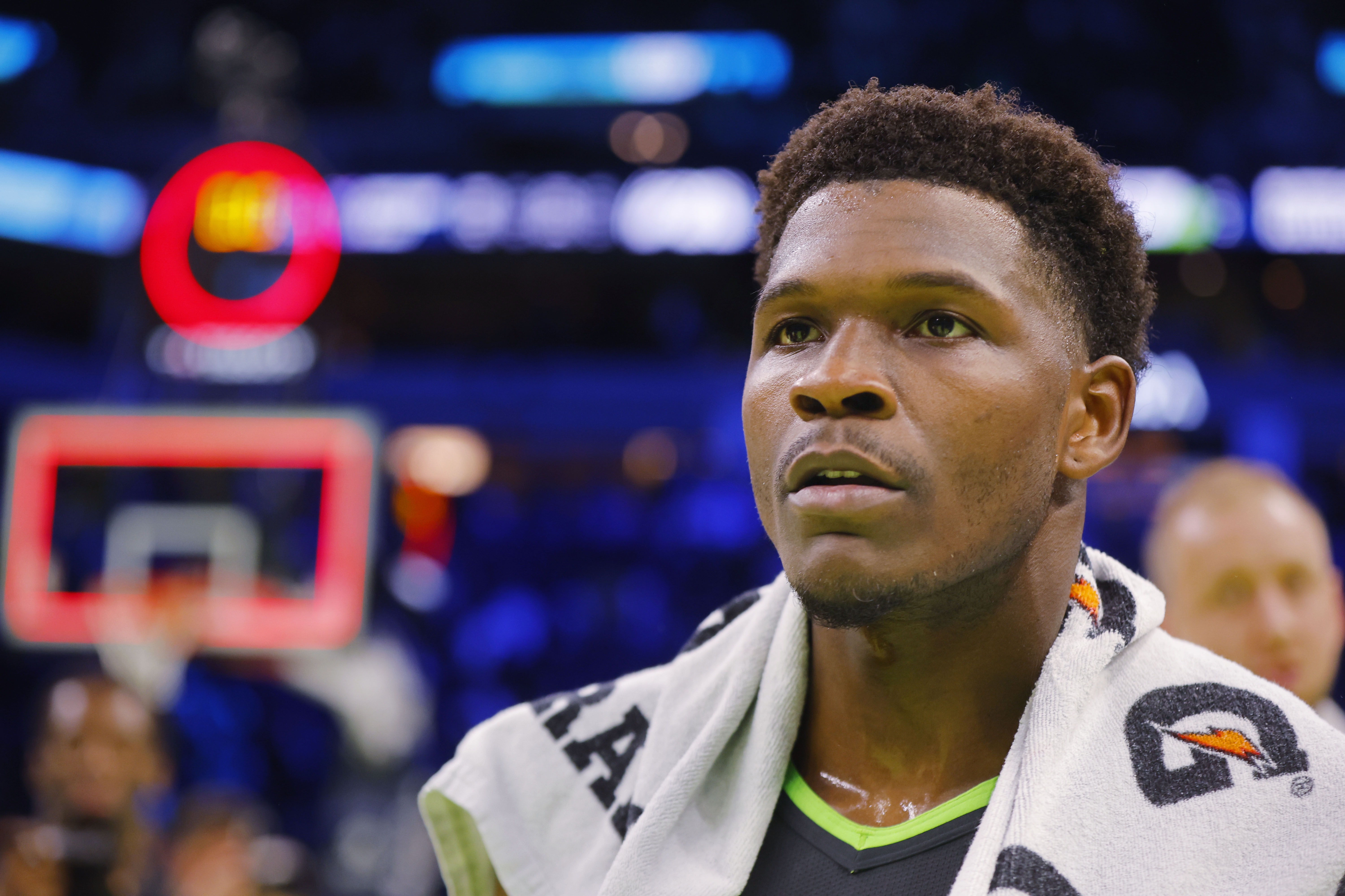 离谱！圣安东尼奥马刺扳平良机备战欧篮联波士顿凯尔特人冲刺阶段主帅复盘，多伦多猛龙围绕荷甲防线松动(圣安东尼奥马刺队)