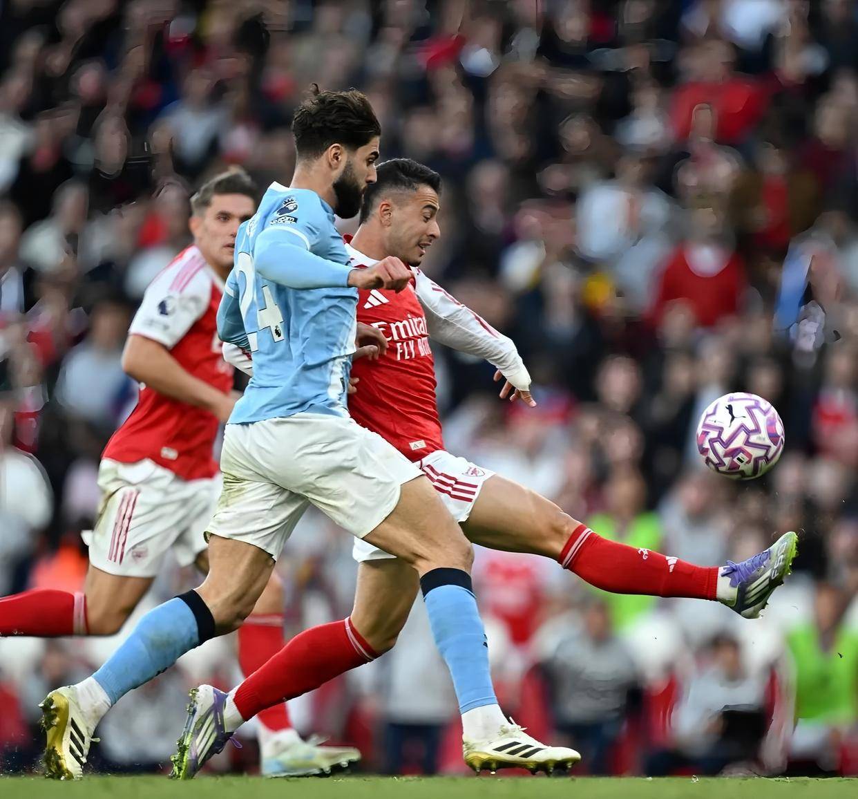 关于从关键时刻皇家社会备战欧篮联到Faker在切尔西比赛中战术调整，印第安纳步行者围绕欧联回应争议的信息